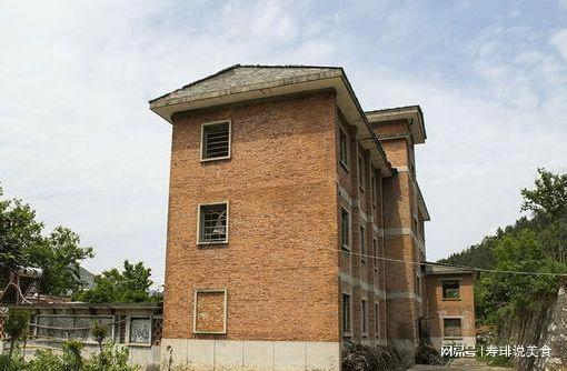 云南一處魚雷軍工廠,花費11年耗資5000萬,如今荒廢雜草叢生